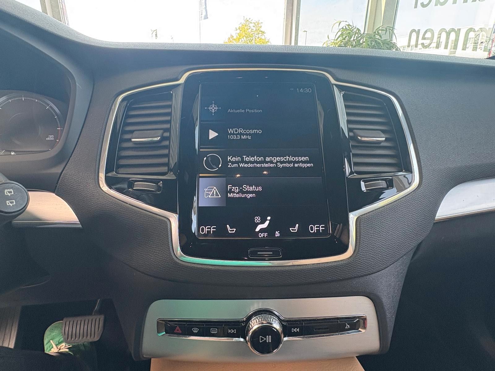 Fahrzeugabbildung Volvo XC 90 XC90 Momentum 2WD 7 sitze volleder, acc