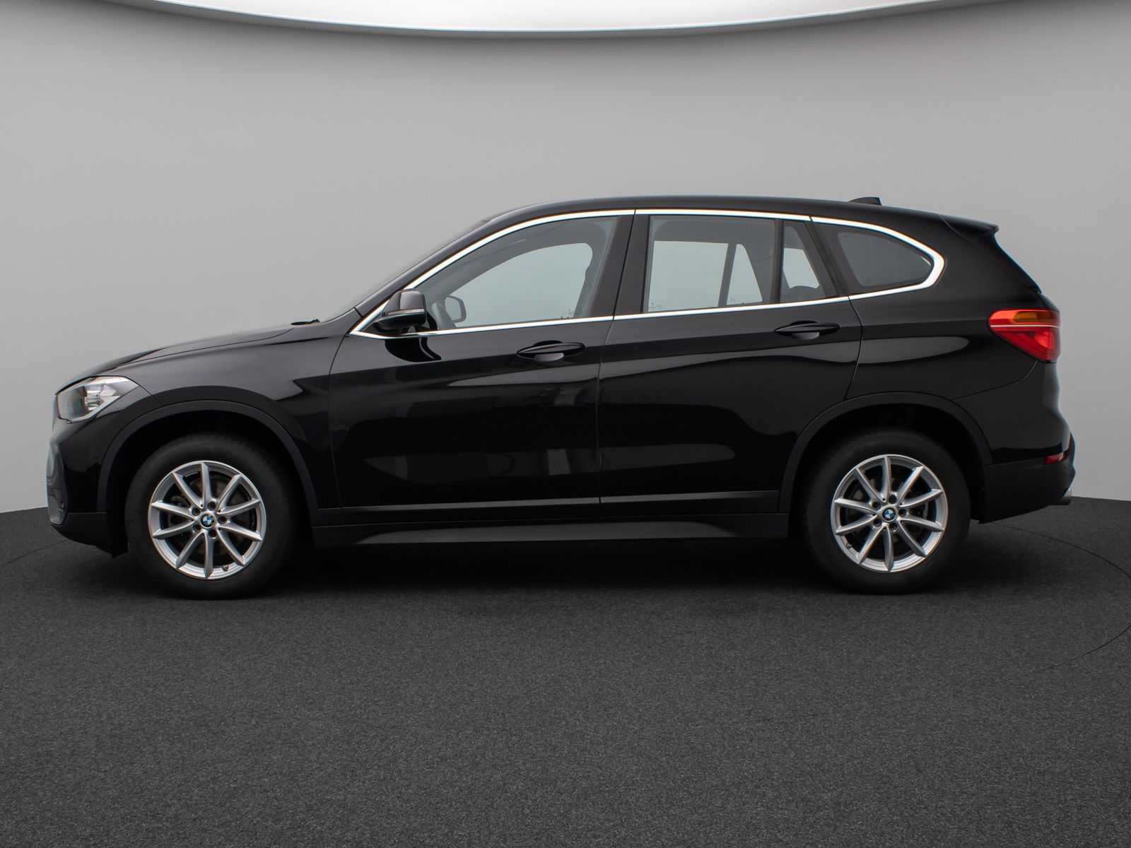Fahrzeugabbildung BMW X1 sD18d Parkassist DAB Navi DrivAssis PDC Sport