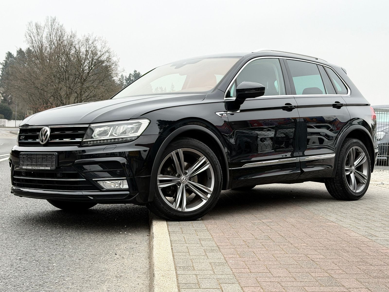 VW Tiguan R line Highline BMT Navi Spurhalte 1.Hand