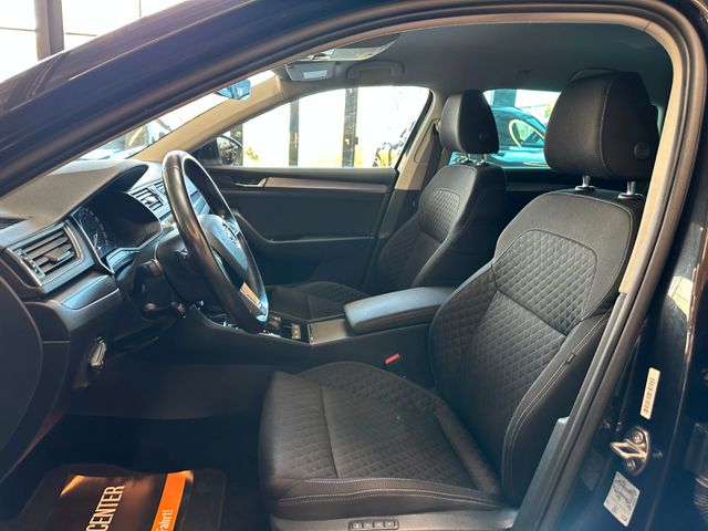 Skoda Superb Combi Style 4x4 *SZHZ*PDC*AHK*NAVI*KLIMA*