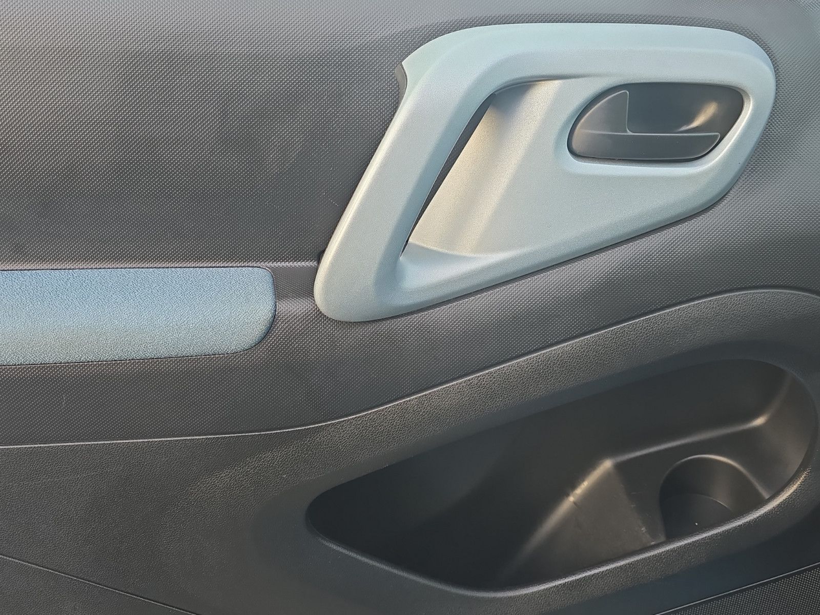 Fahrzeugabbildung Citroën Berlingo Kombi Selection+AHK+PDC+KLIMA+LED