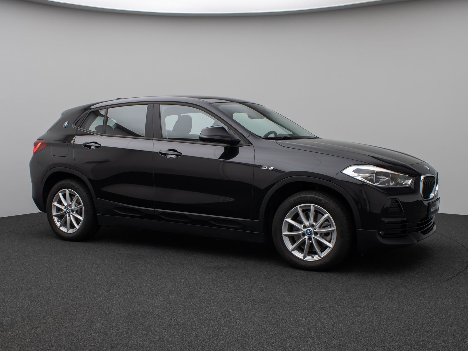 Fahrzeugabbildung BMW X2 xD25e Kamera DAB Lordos Geschwindigkeitsreg