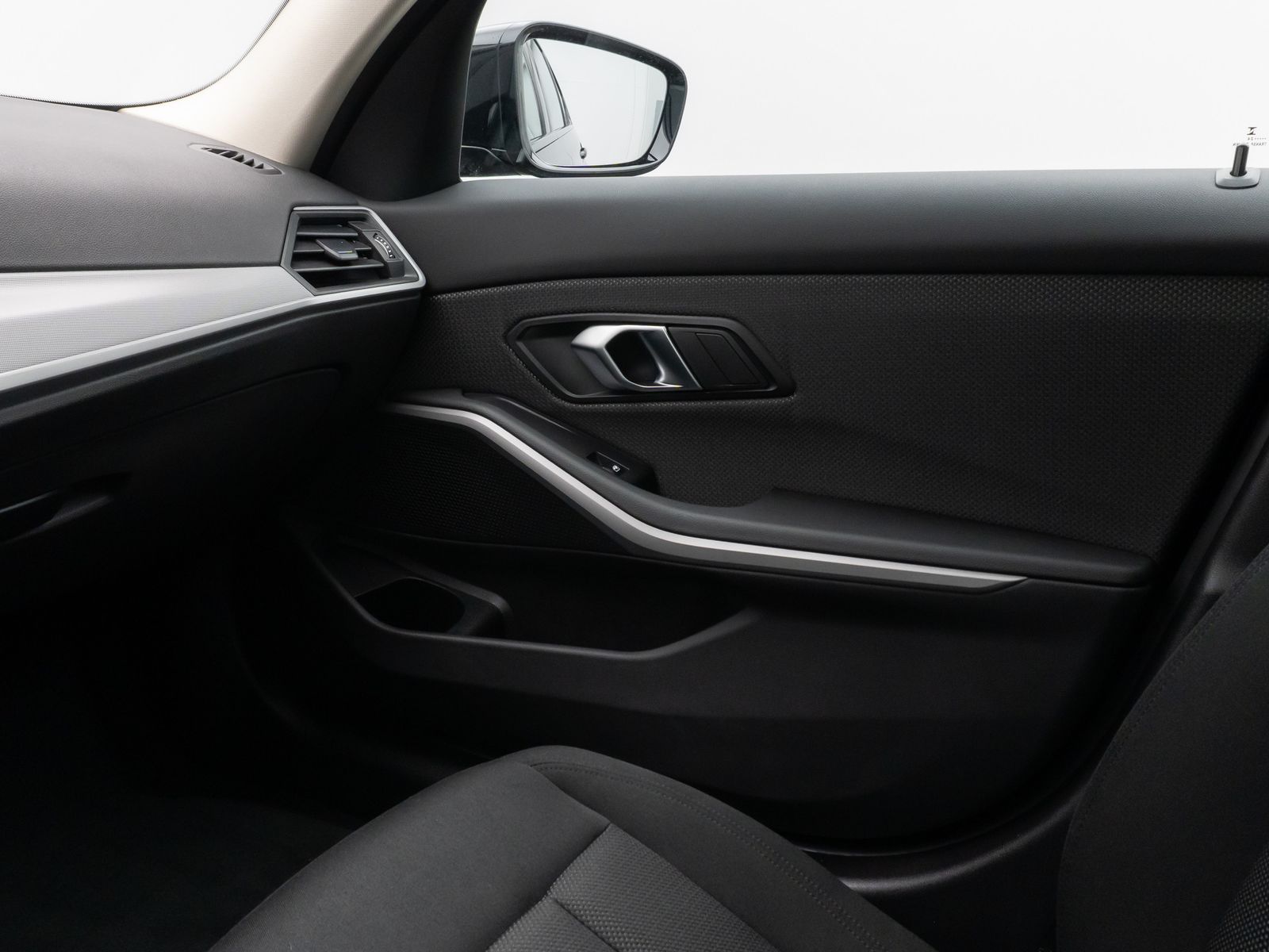 Fahrzeugabbildung BMW 318i HUD DAB CockPitPro PDC Geschwindigkeitsreg