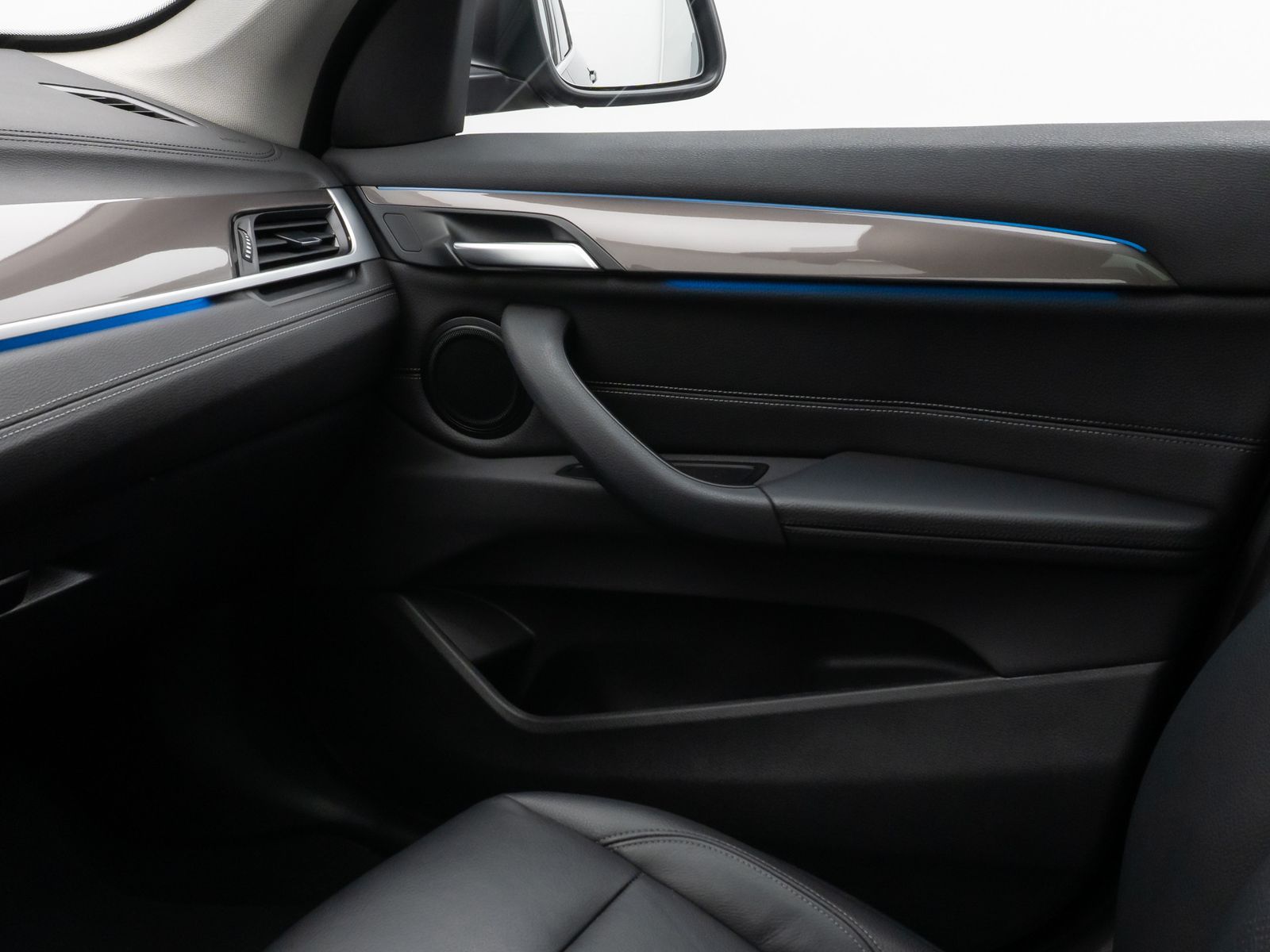 Fahrzeugabbildung BMW X1 xD25e xLine Panorama Kamera HUD DAB Komfort