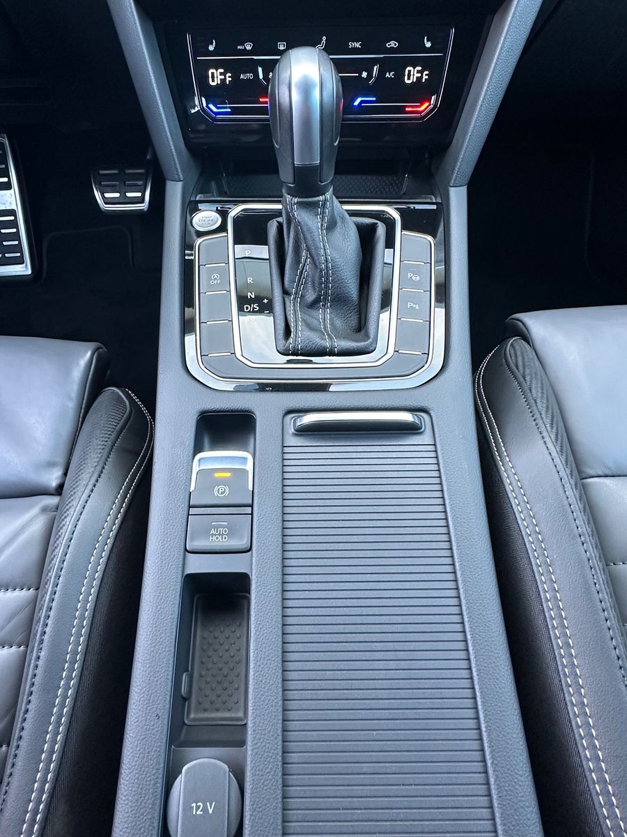 Fahrzeugabbildung Volkswagen Passat Variant 2.0 TDI DSG 4M R-Line NAV+LED+ACC