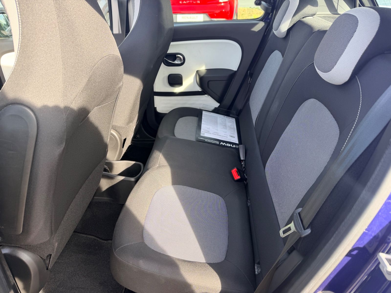 Fahrzeugabbildung Renault Twingo Intens "AUTOMATIK / FALTDACH / 1.HAND"