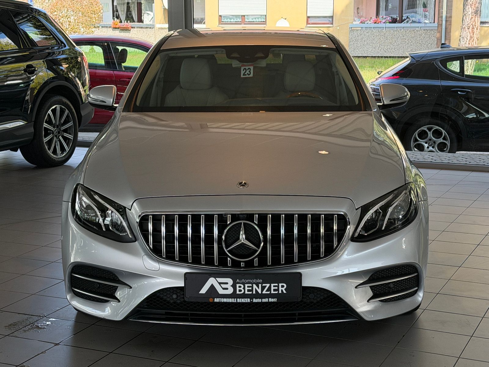 Fahrzeugabbildung Mercedes-Benz E 300 de/AMG/HEAD-UP/VIRTUAL/AMBIENTE/BURMESTER/