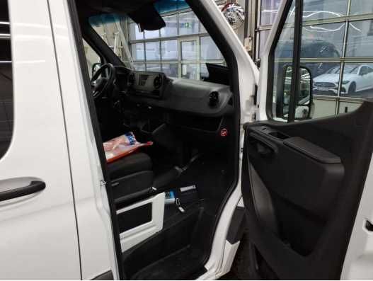 Fahrzeugabbildung Mercedes-Benz Sprinter 317 Kombi L2H2 Mobility Rollstuhl Lift