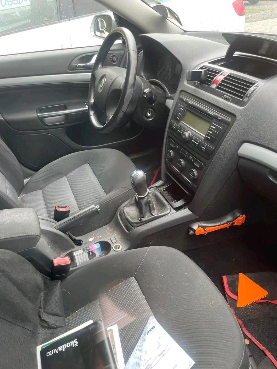 Peugeot 208 2012 — photo 5