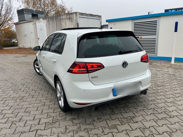 Volkswagen Golf 7 GTI DSG