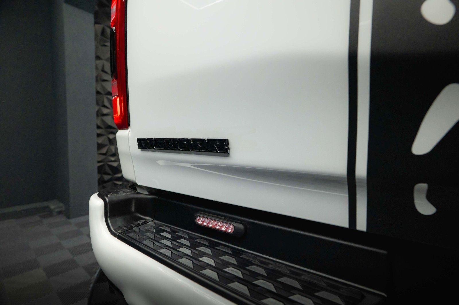 Fahrzeugabbildung Dodge RAM 5.7 V8 HEMI 4x4 OFFROAD Night-Paket *LED*