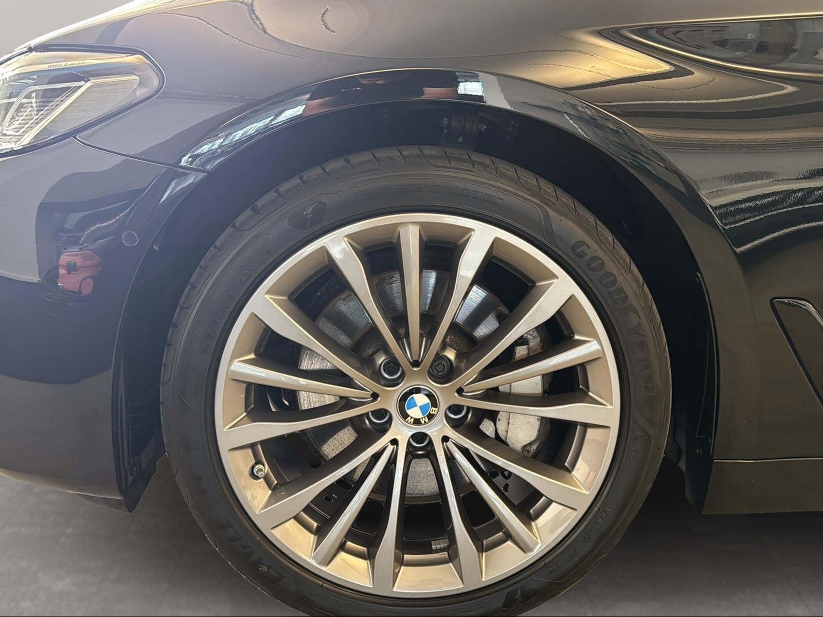 BMW 530i xDrive Limousine Standheizung Massage HiFi