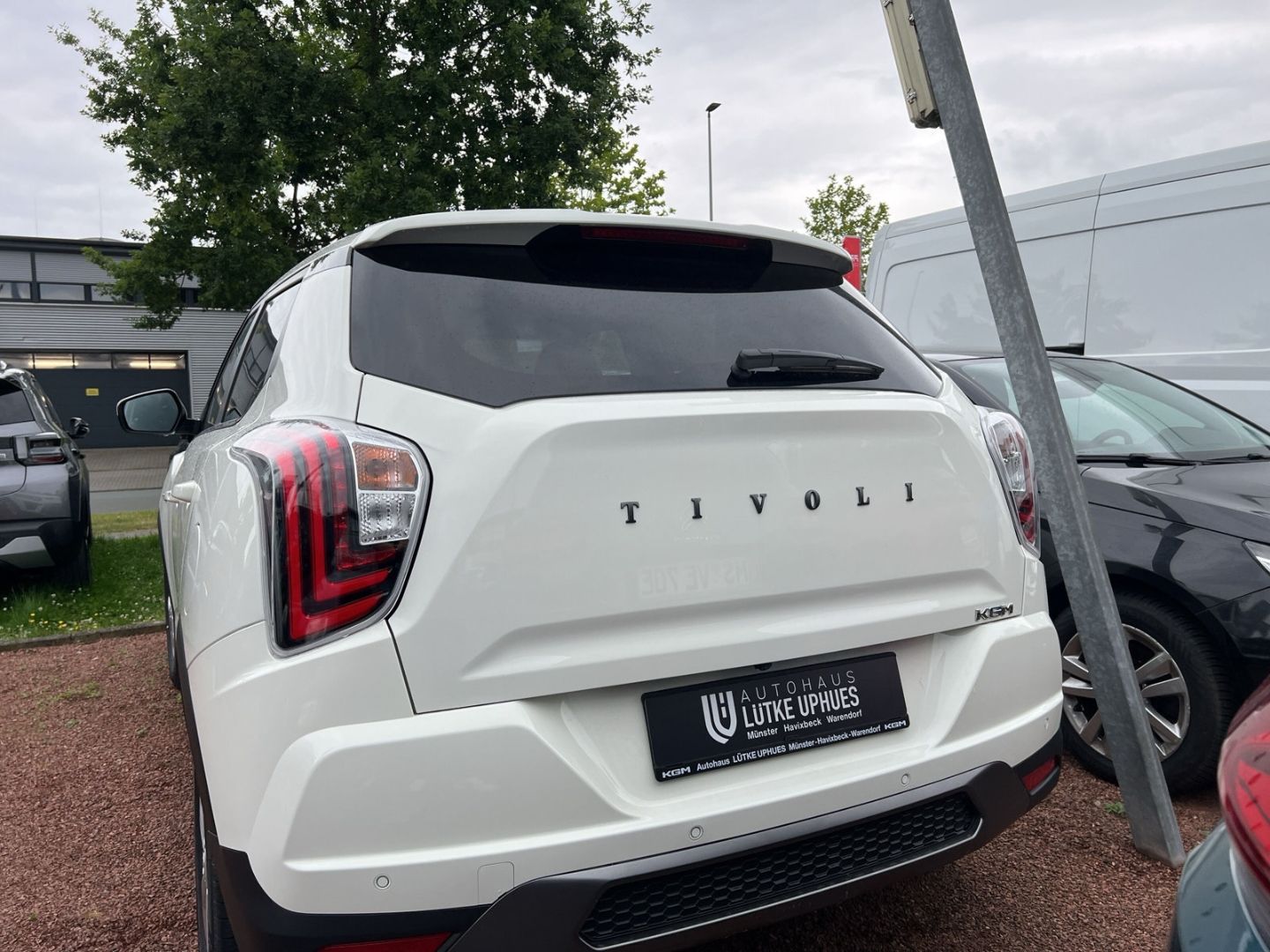 Fahrzeugabbildung KGM Tivoli Nomad MT Navi CarPlay DAB SHZ Spurhalte.