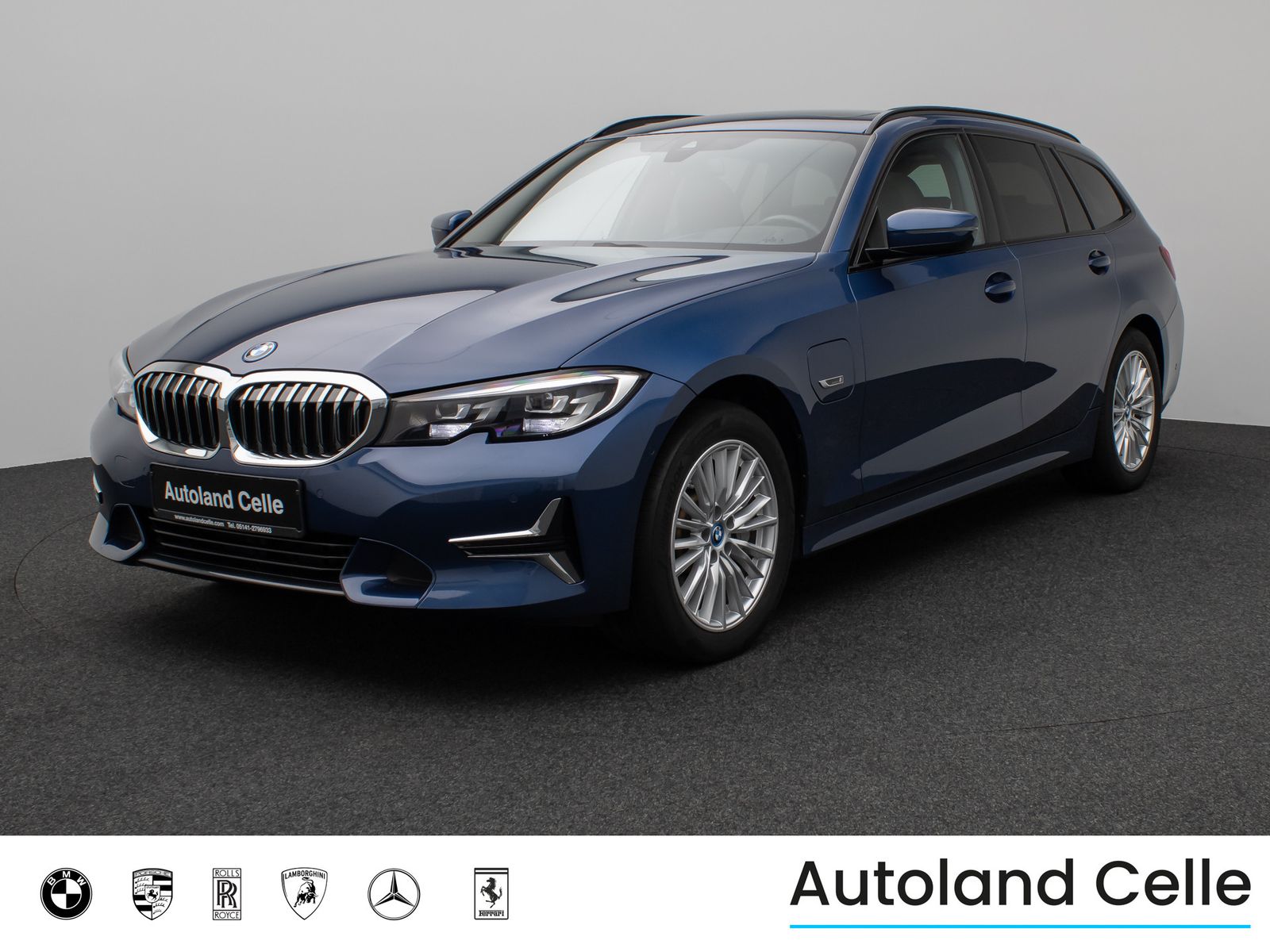 Fahrzeugabbildung BMW 330e xD Luxury Line Panorama Kamera HUD DAB AHK