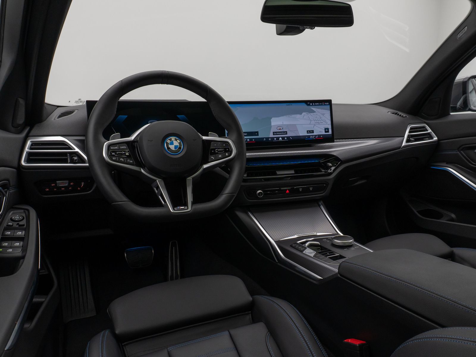 Fahrzeugabbildung BMW 330e M Sport Pro Panorama 360°HUD DAB HiFi AHK