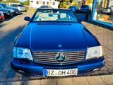 Mercedes-Benz SL 500 Traumzustand - blaue Mercedes-Benz SL 500