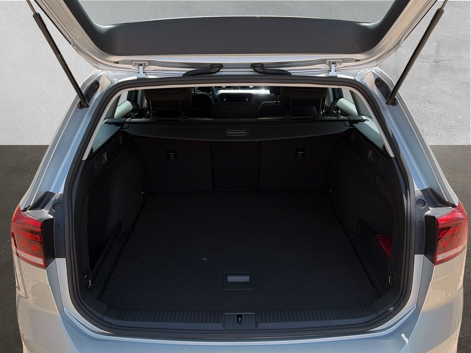 Fahrzeugabbildung Volkswagen Passat Variant 1.5 TSI Business Kamera AppConnec