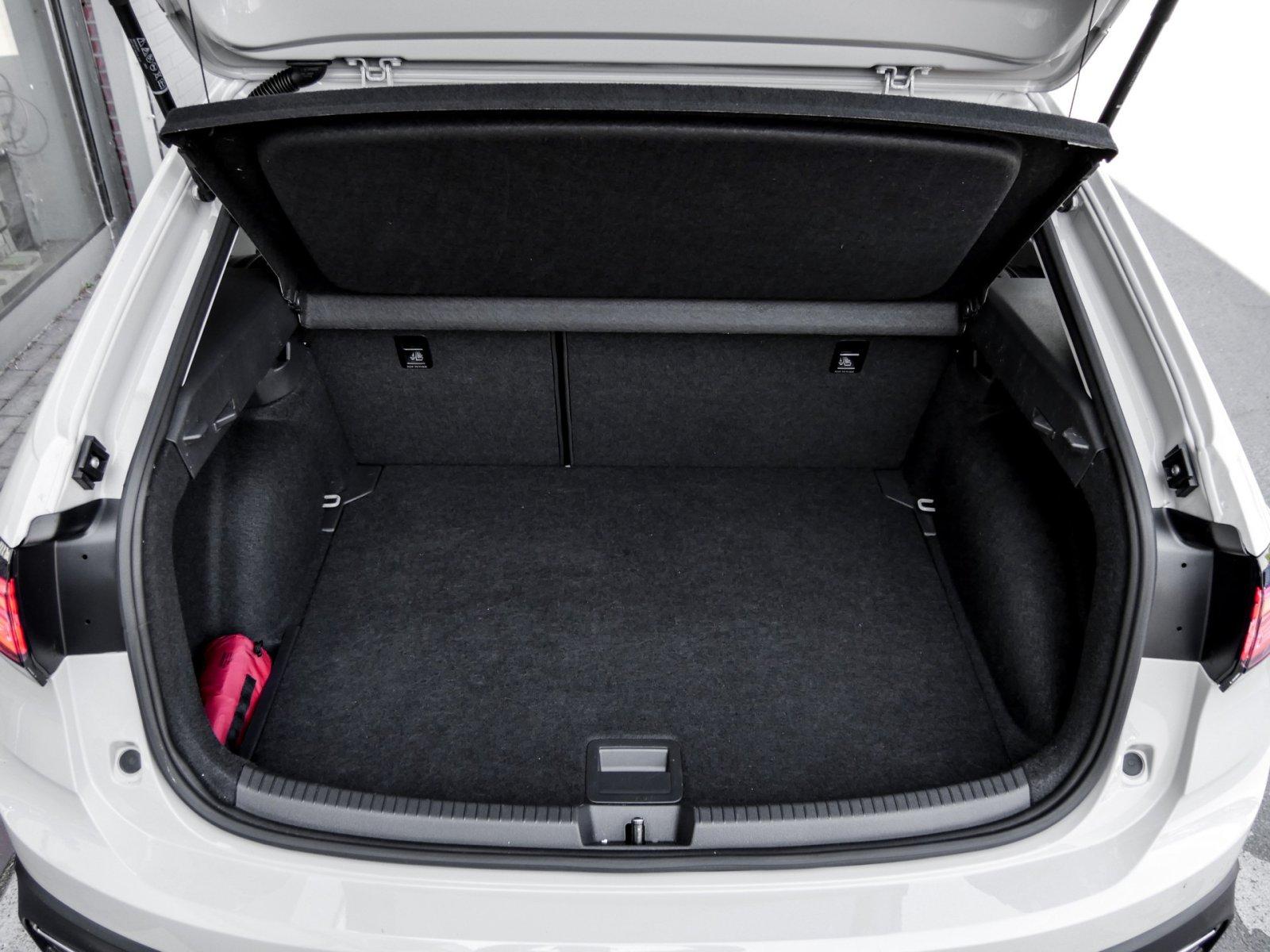 Volkswagen Taigo Style 1.5 TSI DSG IQ.Light Navi AHK Travel