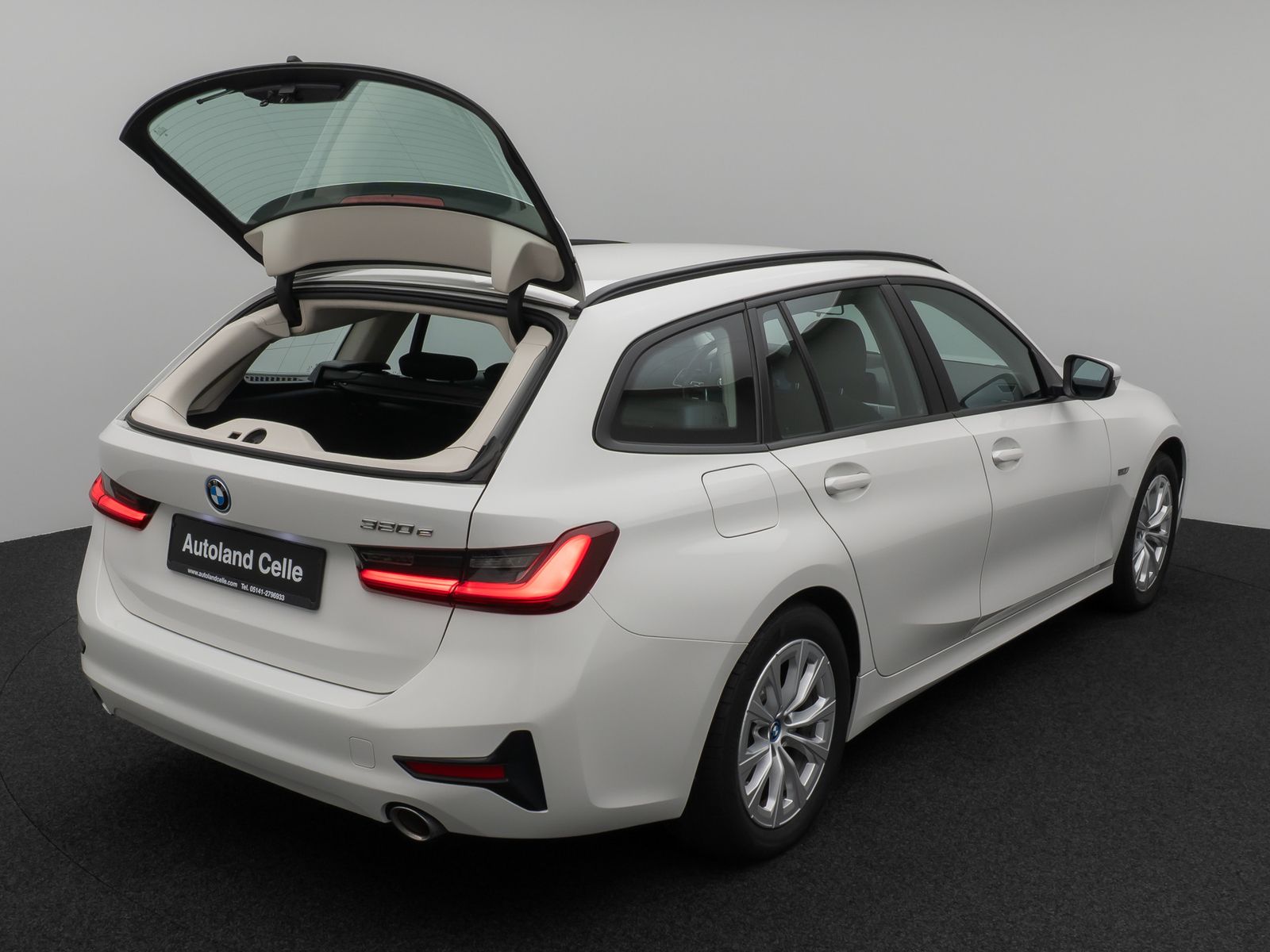 Fahrzeugabbildung BMW 320e DAB CockPitPro Alarm Geschwindigkeitsreg