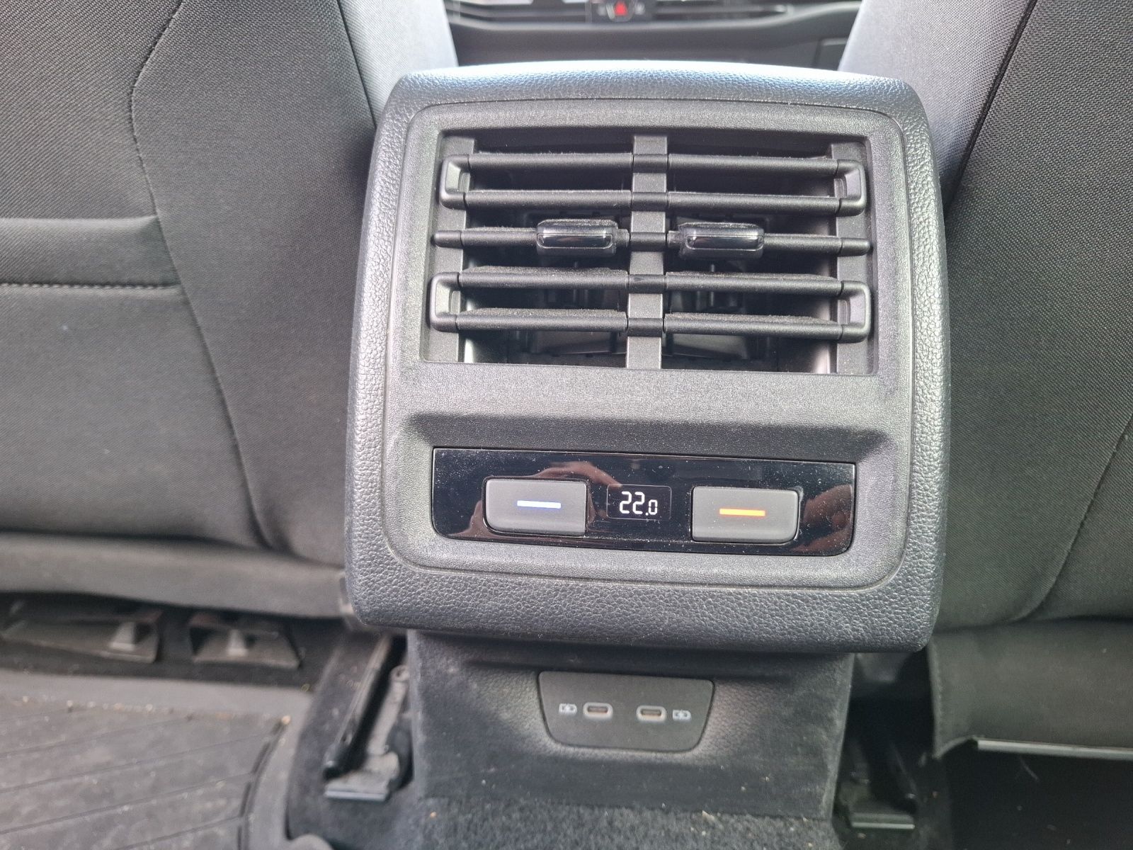 Fahrzeugabbildung Volkswagen Golf VIII GTD LEDplus Navi AID ACC PDC SH 19"