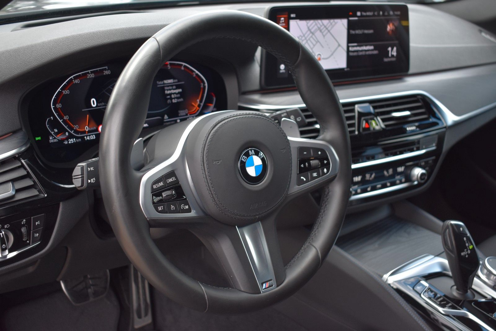 Fahrzeugabbildung BMW 530d Touring xDrive MSport LASER/HUD/KEYLESS/AHK