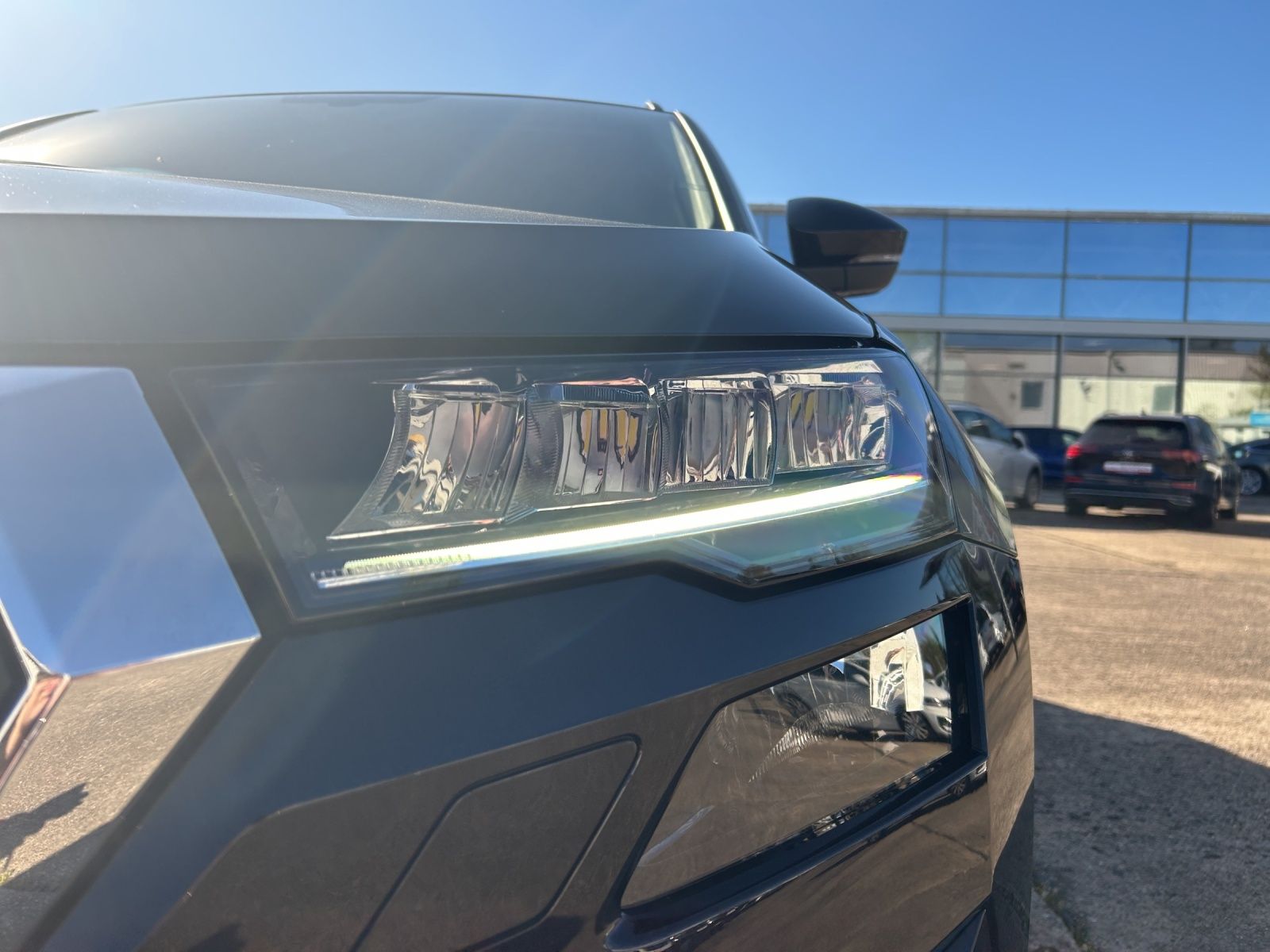 Fahrzeugabbildung SKODA Karoq TSI Tour LED Navi AIC GRA RFK SH