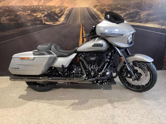 Harley-Davidson FLHXSE Street Glide CVO mit Ausnahme