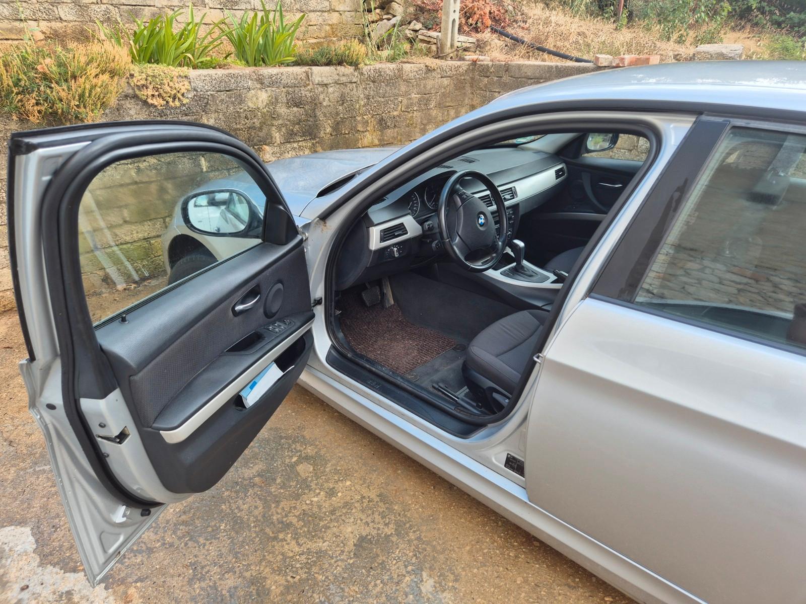 BMW 318 2009 — photo 7