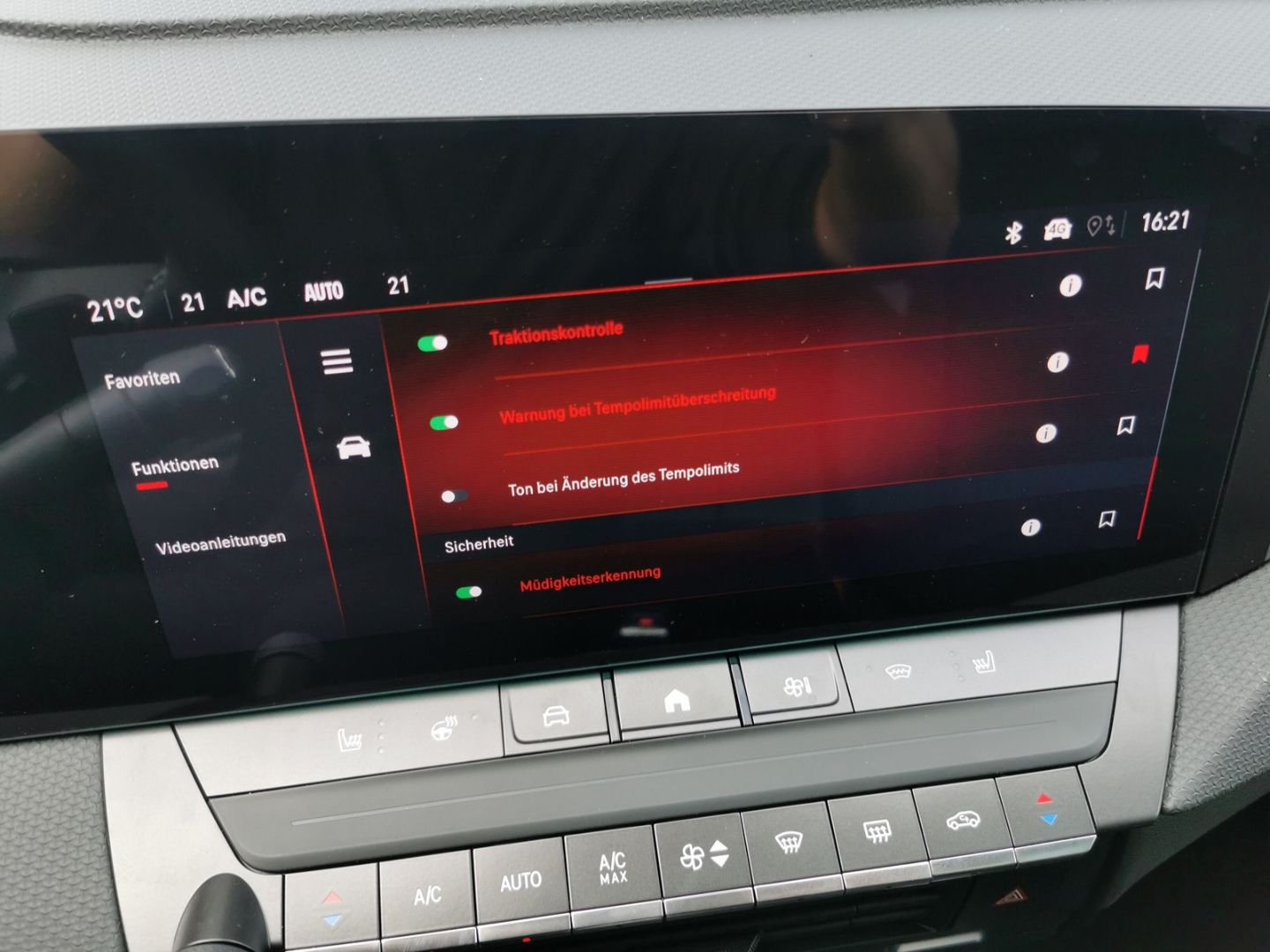 Fahrzeugabbildung Opel Astra Ultimate HUD Panorama Navi Memory Sitz SHZ