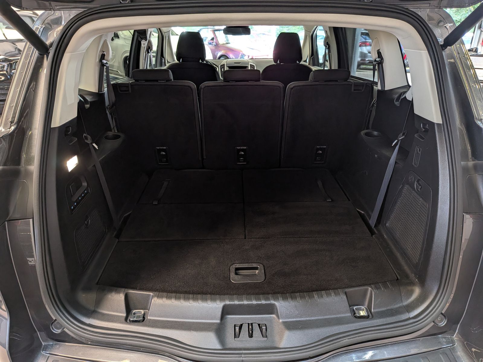 Fahrzeugabbildung Ford S-MAX 2.0 Aut. Titanium*LED*CAM*ACC*AHK*7-SITZE
