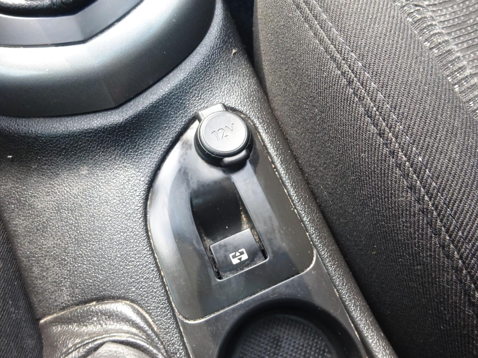 Peugeot 308 2011 — photo 25