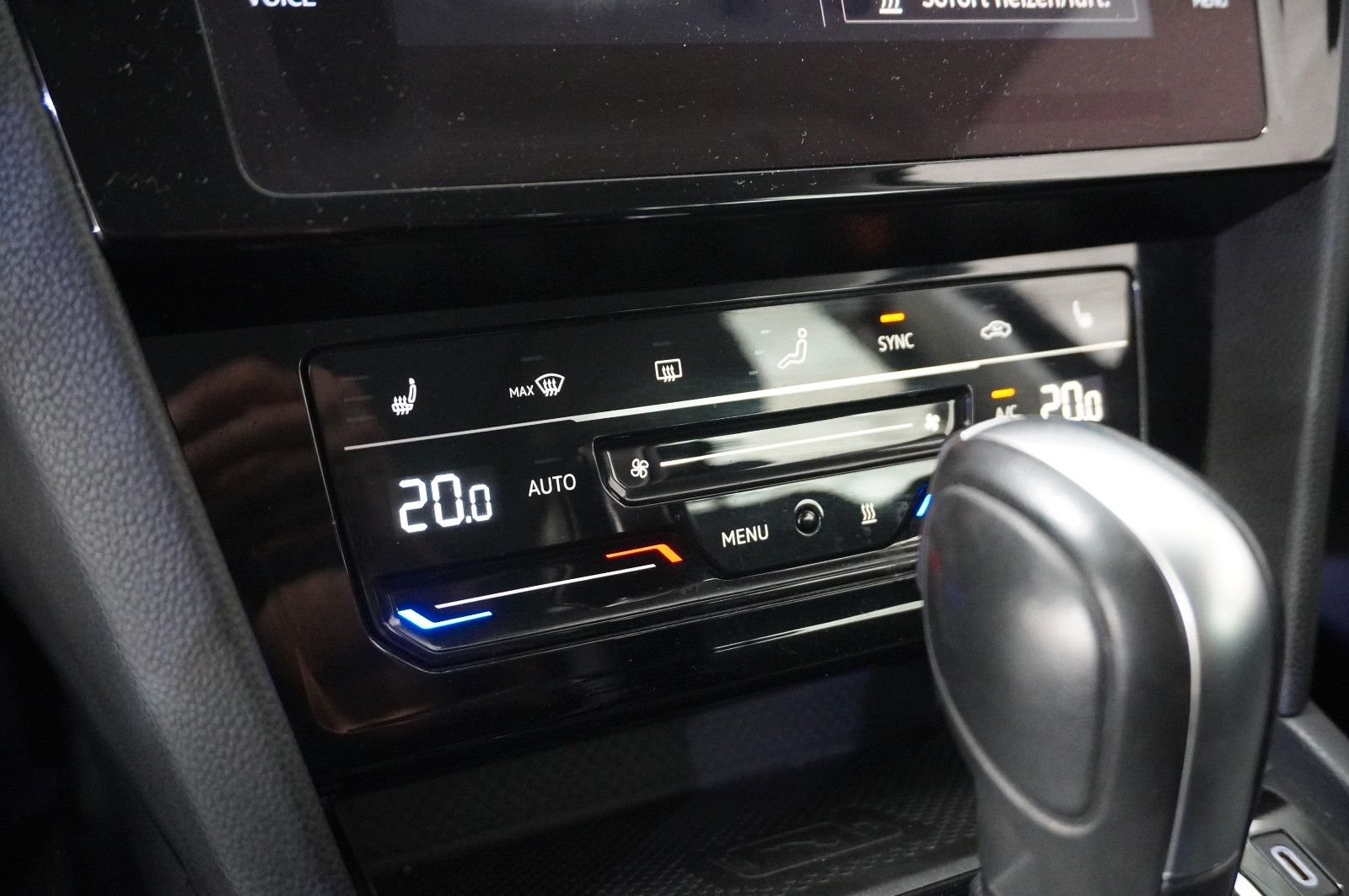 Fahrzeugabbildung Volkswagen Passat VARI. 2.0D BUSINESS 4M NAVI/KAMERA/SH/AHK