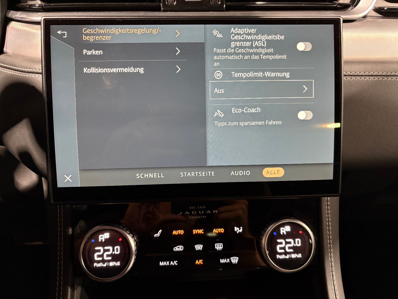 Fahrzeugabbildung Jaguar F-PACE R-Dynamic SE AWD/D300/PANO/APPLE/MEMORY/