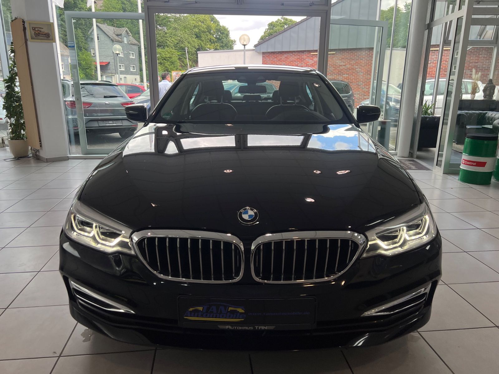 Fahrzeugabbildung BMW 520 d Lim. Luxury Line