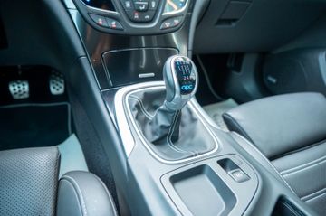 Fahrzeugabbildung Opel Insignia A Sports Tourer OPC 4x4 STANDH.|BOSE