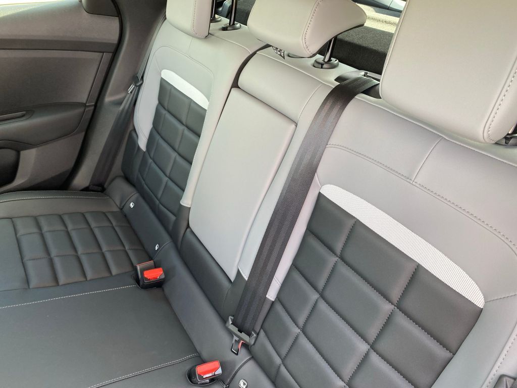 Fahrzeugabbildung Citroën e-C4 Elektro 156 MAX *Cam*Technopak*11 kW*Navi*