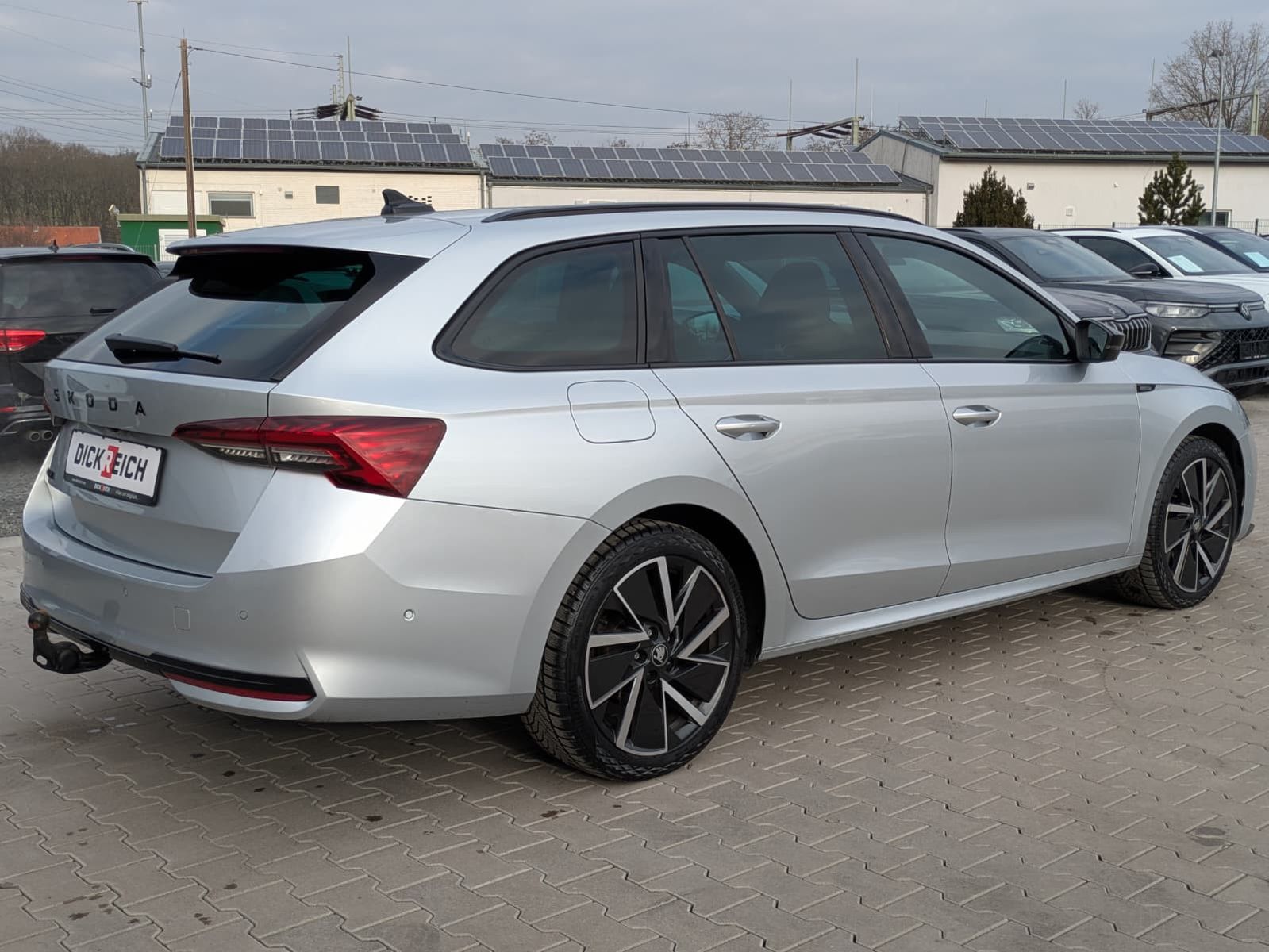 Fahrzeugabbildung SKODA Octavia 1.5 DSG Sportline PANO*MATRIX*AHK*5J.GAR