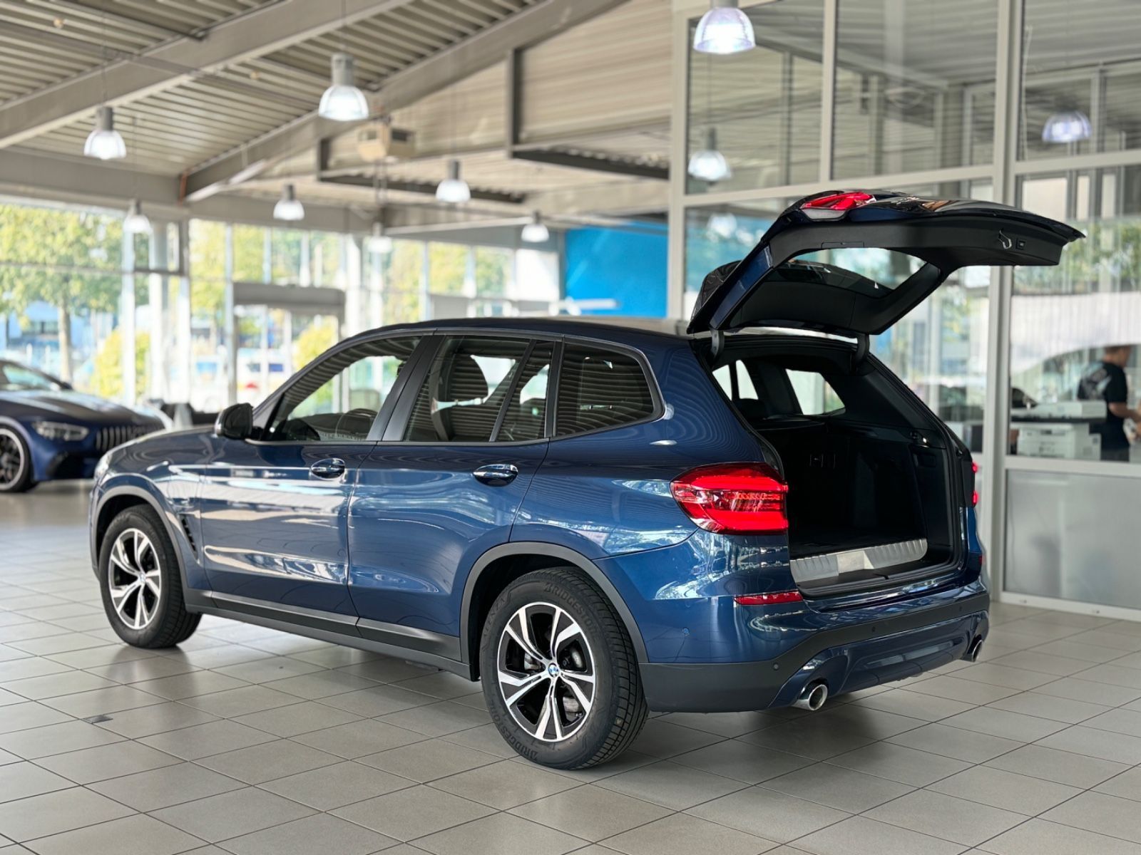 Fahrzeugabbildung BMW X3 xD30e Kamera DAB LED AHK Alarm HiFi 18Zoll