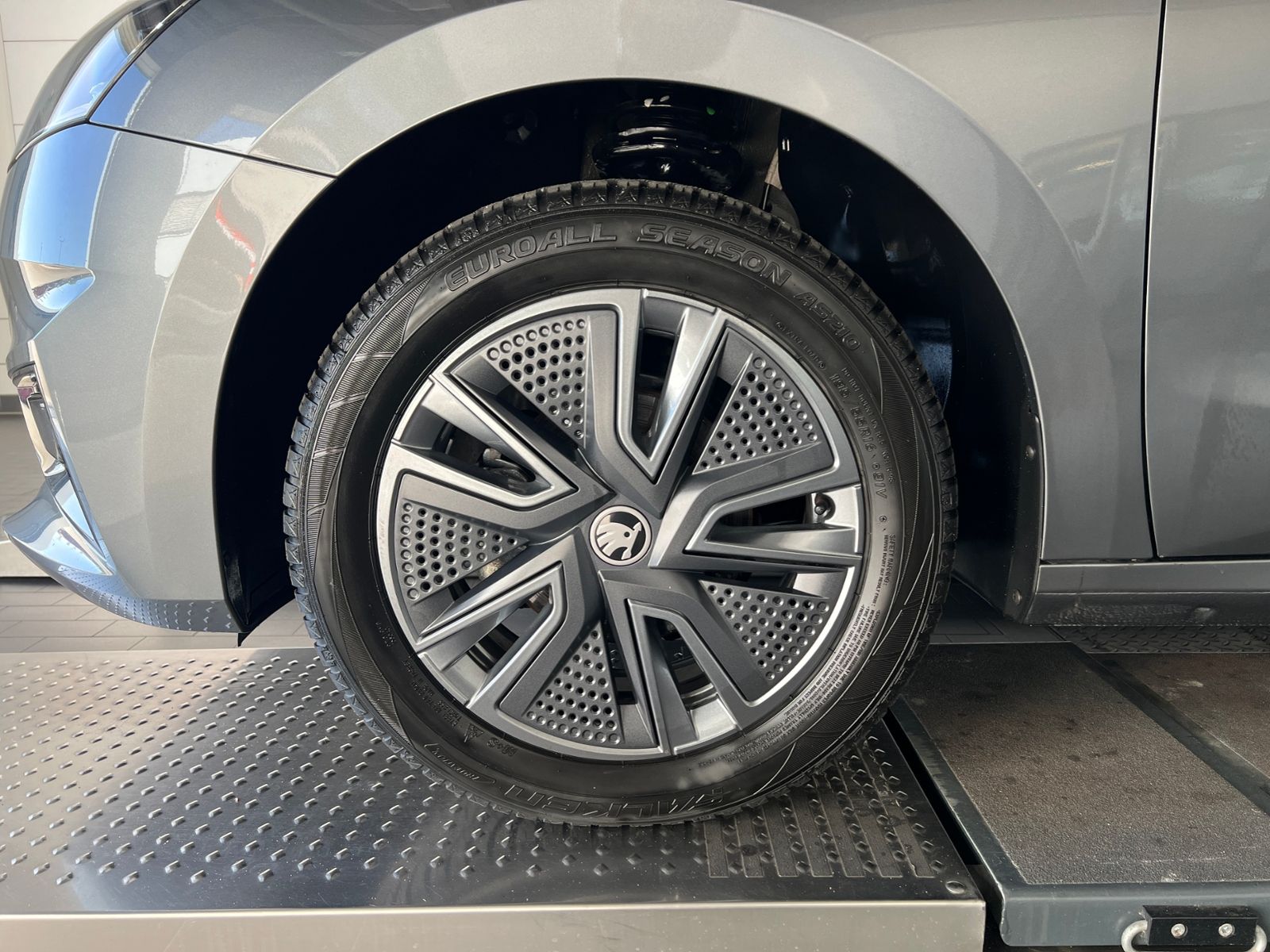 Fahrzeugabbildung SKODA Fabia Selection Tour 1.0 TSI *Vorb. AHK, LED, Ka