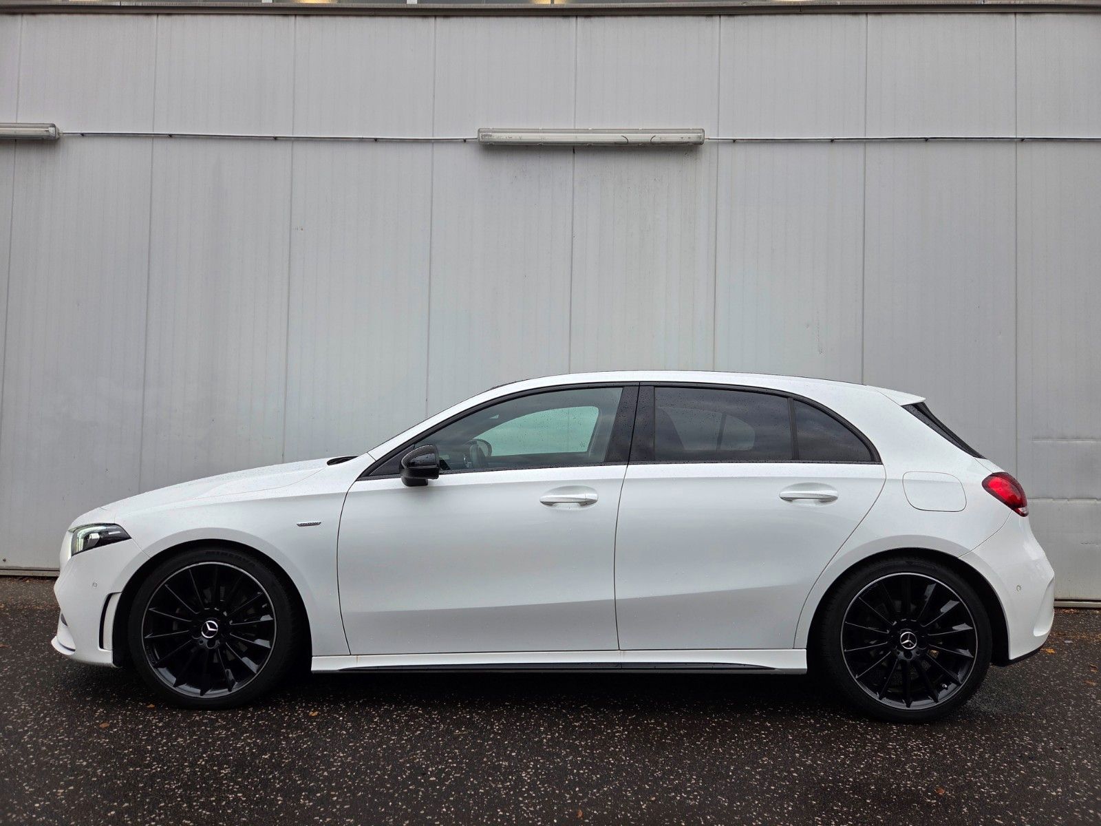 Mercedes-Benz A 180 d Edition AMG-Line Pano 19 Zoll