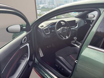 Kia ProCeed 1.6T DCT GT Elekt. Sitz Glasdach Bastuck
