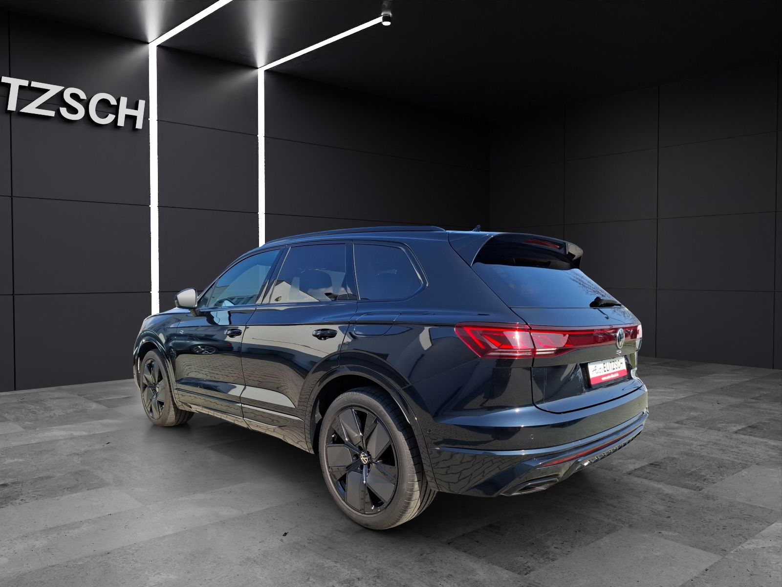 Fahrzeugabbildung Volkswagen Touareg TSI eHybrid R-Line 4M Matrix AHK Pano HU