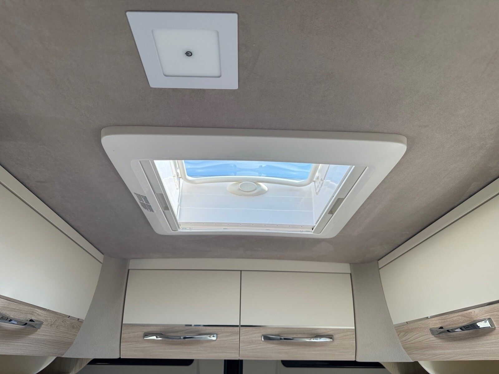 Fahrzeugabbildung Eura Mobil Van V 635 EB Klimaauto., Solar, Fahrassistenzpak