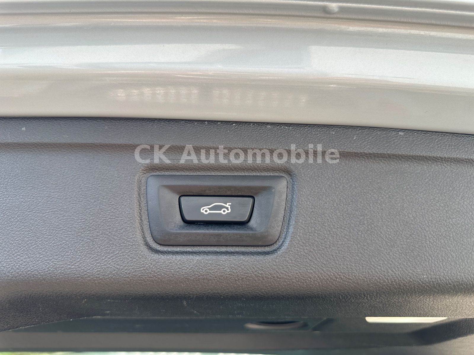Fahrzeugabbildung BMW 320d xDrive M-Sport/Widescreen/Navi/Pano/LED/AHK