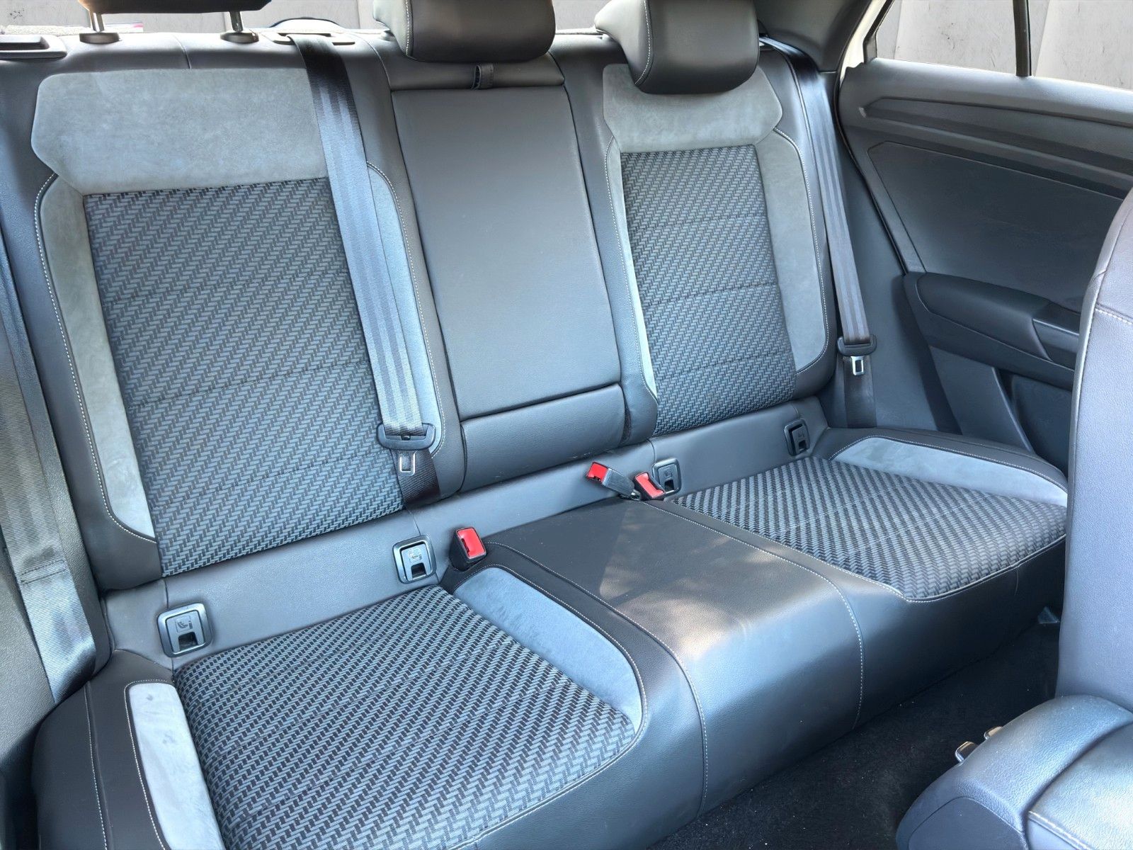 Fahrzeugabbildung Volkswagen T-Roc R-Line*Sport 4M*DSG*AHK*Navi Kamera**