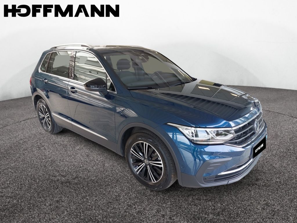 Fahrzeugabbildung Volkswagen Tiguan 1.5 TSI DSG Life Digital Cockpit Panorama