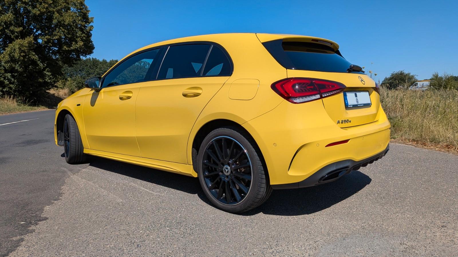 Mercedes-Benz A250e AMG Line | Night-Paket | LED
