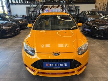 MYAUTOCENTER – Gebraucht- und Jahreswagen mit Werkstattservice in Pfaffenhofen Ford Focus *RECARO*SPORT*SitzHZ*2-ZONEN*TÜV 0127*