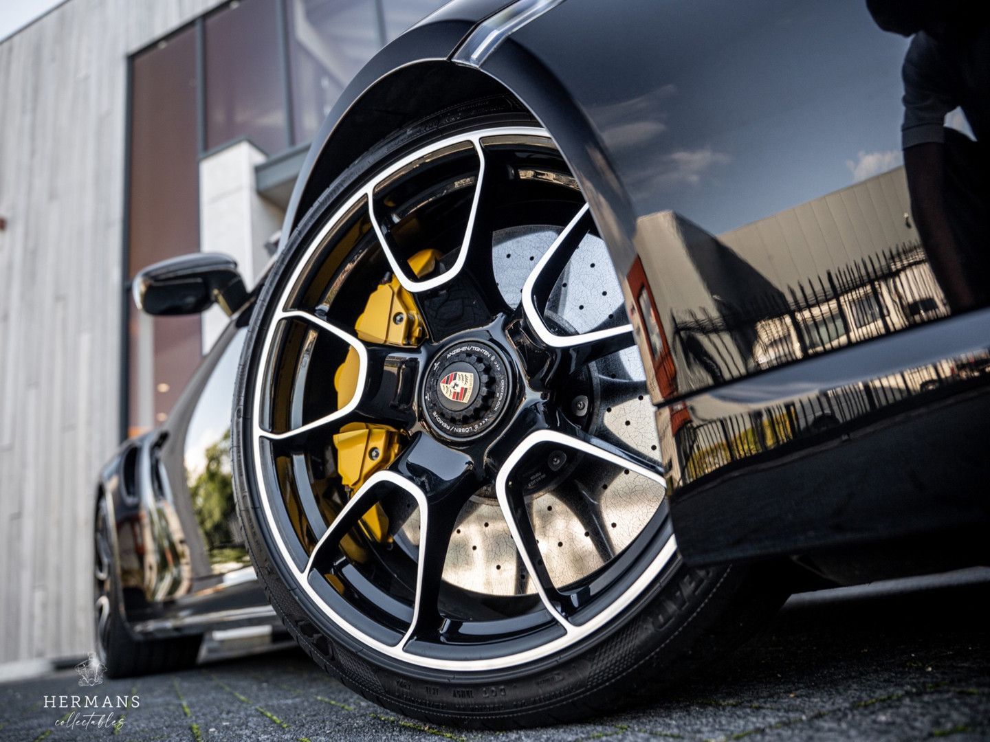Porsche 992 992 Cabrio 3.8 Turbo S / Akrapovic / Carbon imagem 3