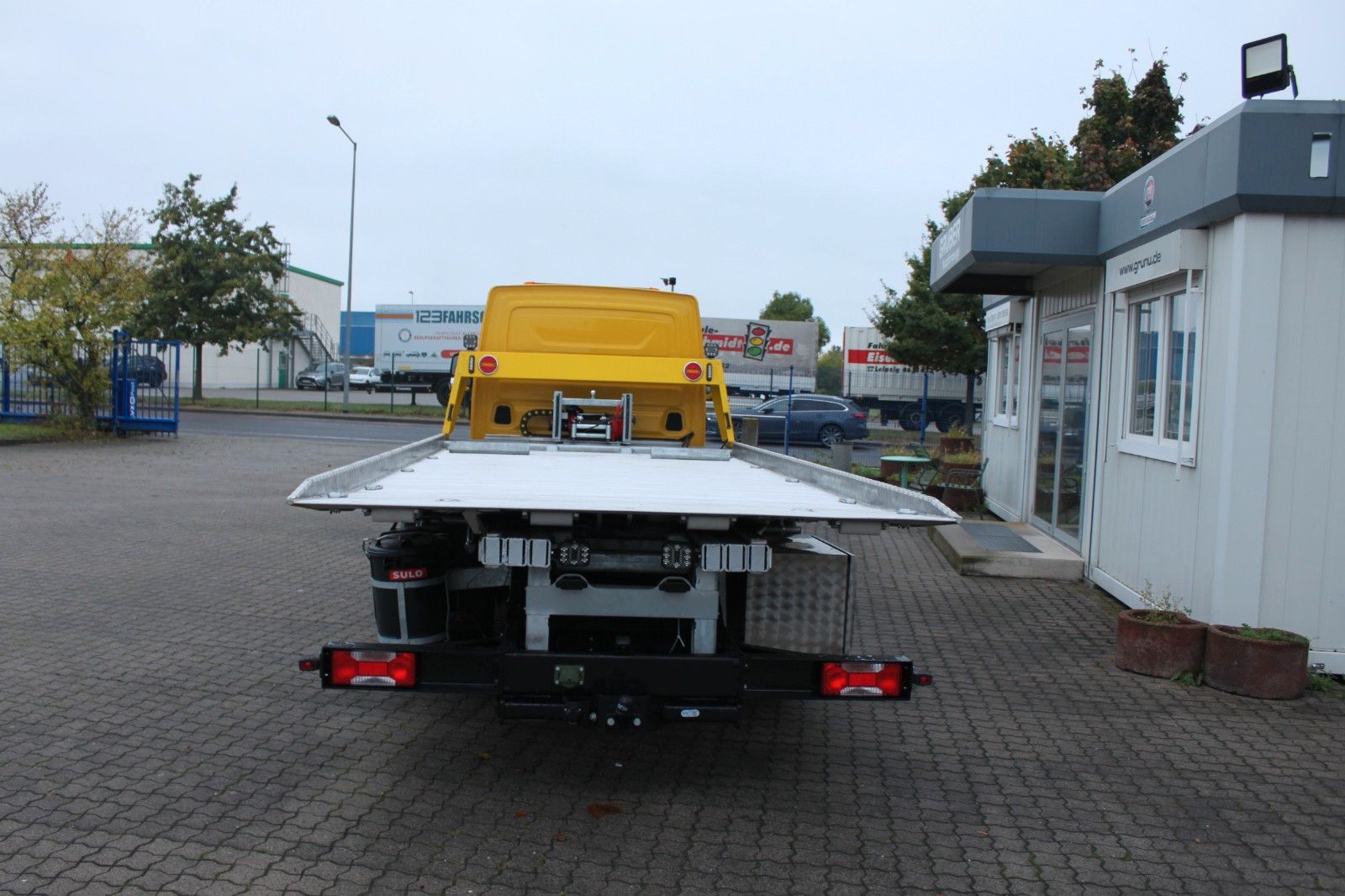 Fahrzeugabbildung Iveco Daily 70 C 18H D Schiebeplateau